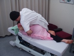 腰椎スラスト画像